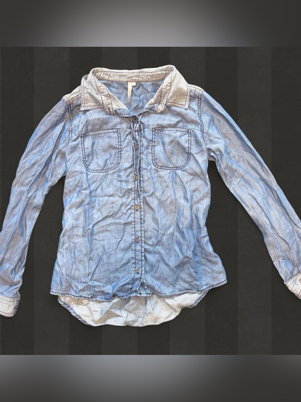 Michael Stars blue chambray 100% lyocell relaxed fit button-up shirt